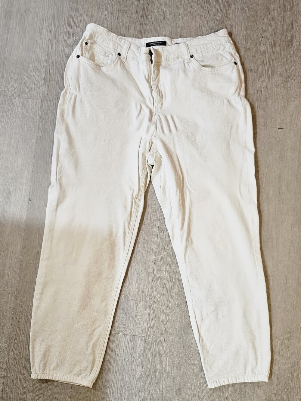 16 W- Jones New York- White Ankle Cropped Jeans